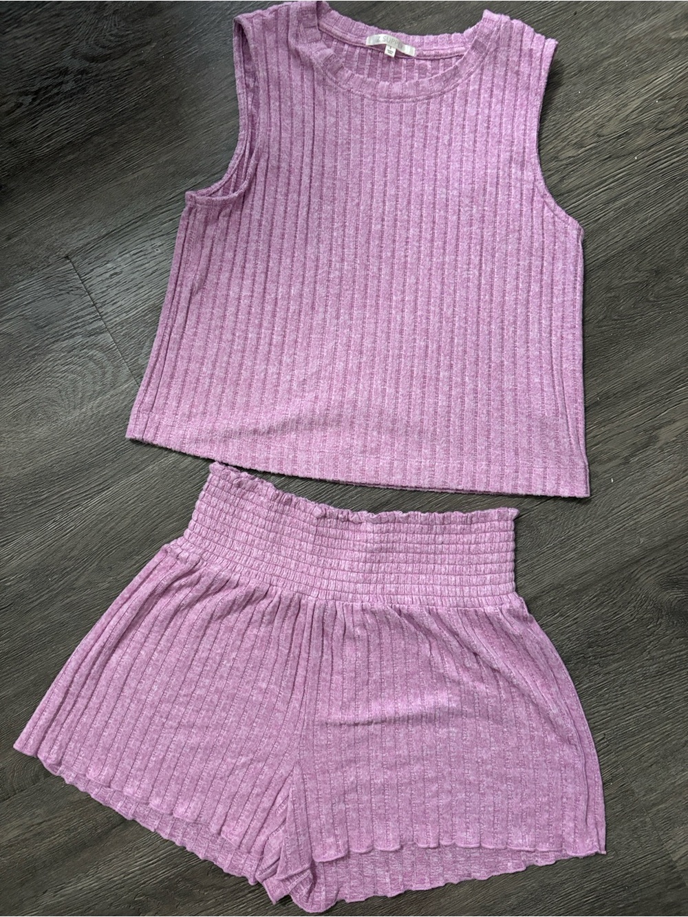 Sleeveless Ribbed Knit Tank Top - Picture 3 of 3